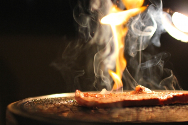 ③卓上サーバー付き焼肉店