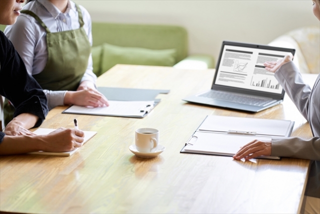 デジタル×アナログの多面的な支援で、WEB売上が60万から200万円超へ！